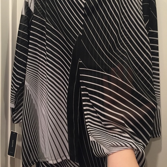 NWT Black and White Blouse - Picture 7 of 8